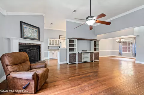 Living - 4730 Bienville Rd, Nesbit, MS 38651 photo 2 of 3