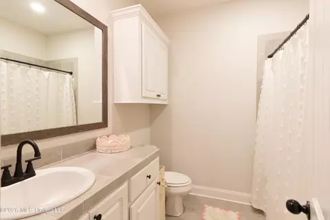 Bath - 115 Chartleigh Cir, Canton, MS 39046 photo 2 of 2