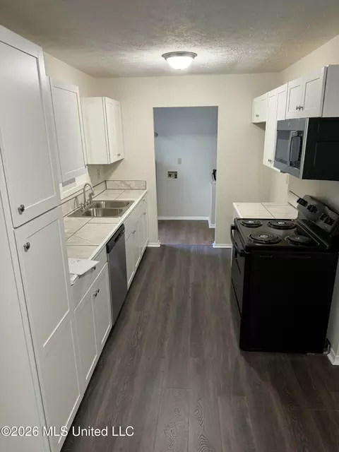 Kitchen - 110 Mccormack Cir, Brandon, MS 39042 photo 1 of 1