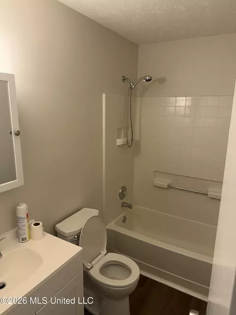 Bath - 110 Mccormack Cir, Brandon, MS 39042 photo 1 of 4