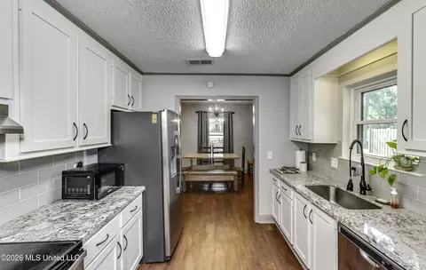 Kitchen - 103 Falcon Ct, Brandon, MS 39047 photo 3 of 6