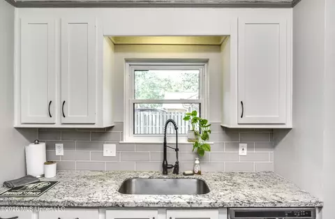 Kitchen - 103 Falcon Ct, Brandon, MS 39047 photo 2 of 6