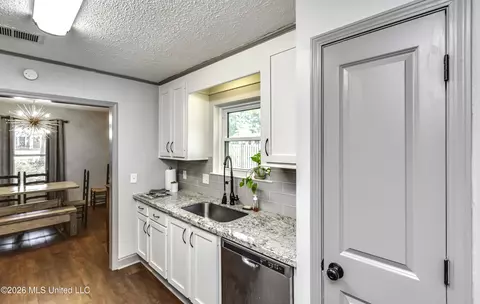 Kitchen - 103 Falcon Ct, Brandon, MS 39047 photo 1 of 6