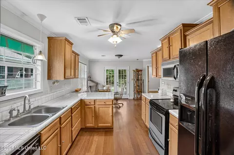 Kitchen - 9528 Poni Pl, Diamondhead, MS 39525 photo 2 of 2