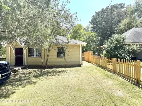Exterior - 511 Mccluer Rd, Jackson, MS 39212 photo 2 of 5