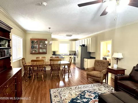 Dining - 511 Mccluer Rd, Jackson, MS 39212 photo 1 of 2