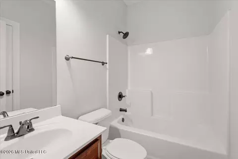Bath - 9567 Holly Springs Rd, Hernando, MS 38632 photo 1 of 4