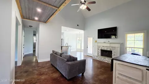 Entry Way - 9567 Holly Springs Rd, Hernando, MS 38632 photo 5 of 13