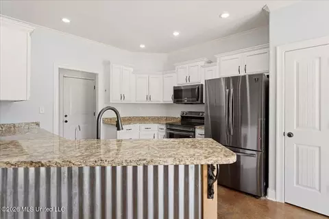 Kitchen - 9567 Holly Springs Rd, Hernando, MS 38632 photo 1 of 2