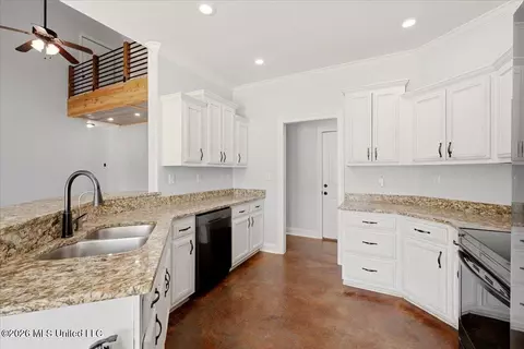 Entry Way - 9567 Holly Springs Rd, Hernando, MS 38632 photo 6 of 10