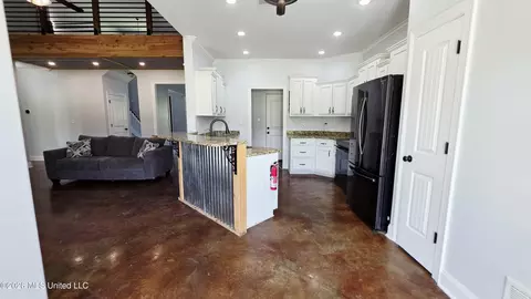 Entry Way - 9567 Holly Springs Rd, Hernando, MS 38632 photo 7 of 13