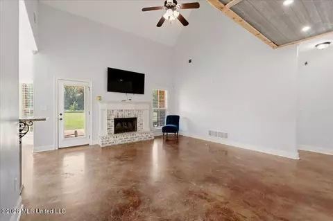 Living - 9567 Holly Springs Rd, Hernando, MS 38632 photo 1 of 5