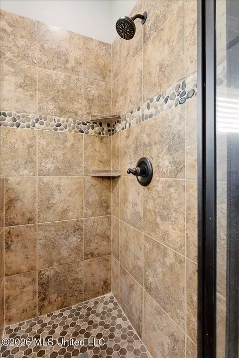 Bath - 9567 Holly Springs Rd, Hernando, MS 38632 photo 3 of 4
