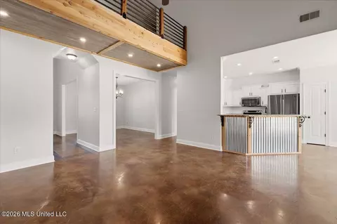 Living - 9567 Holly Springs Rd, Hernando, MS 38632 photo 4 of 5