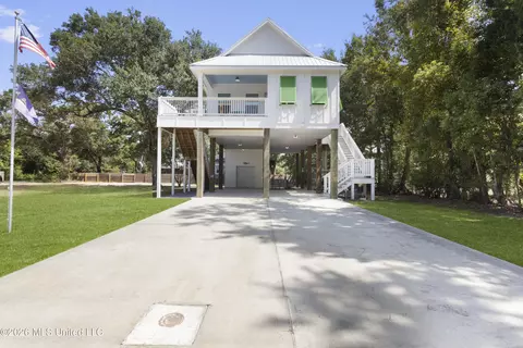 231 Leonhard Ave, Bay Saint Louis, MS 39520