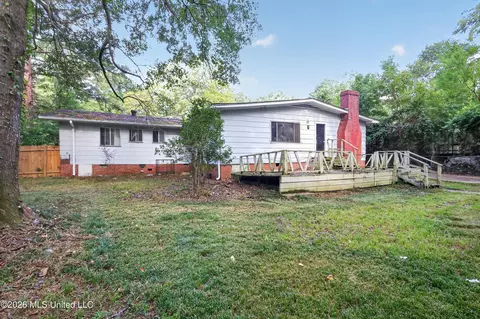 Exterior - 220 Mcdowell Park Cir, Jackson, MS 39204 photo 2 of 5