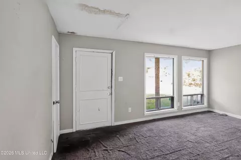 Living - 220 Mcdowell Park Cir, Jackson, MS 39204 photo 3 of 3