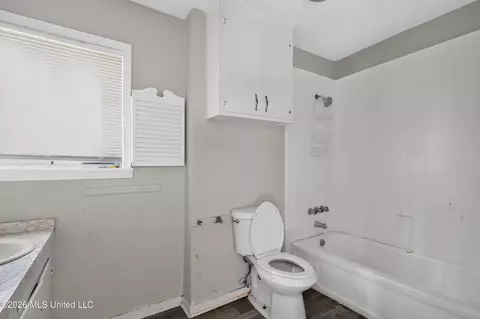 Bath - 220 Mcdowell Park Cir, Jackson, MS 39204 photo 4 of 4