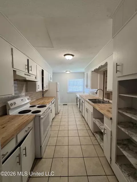 Kitchen - 315 Robinhood Rd, Jackson, MS 39206 photo 1 of 3