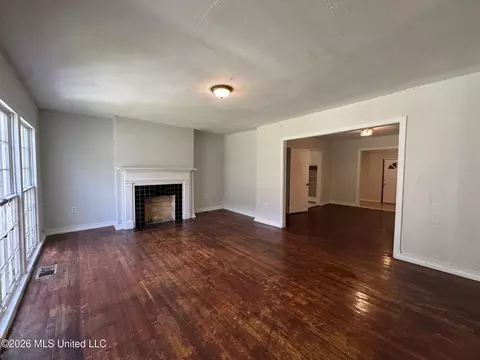 Living - 315 Robinhood Rd, Jackson, MS 39206 photo 2 of 4
