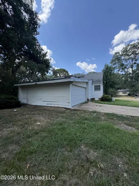 Exterior - 315 Robinhood Rd, Jackson, MS 39206 photo 2 of 2
