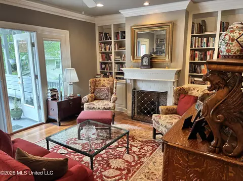Living - 1004 Buckley Dr, Jackson, MS 39206 photo 1 of 3