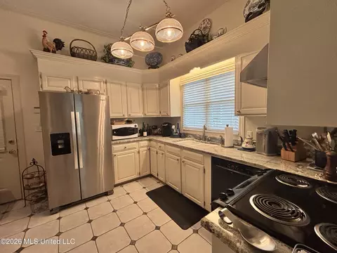 Kitchen - 1004 Buckley Dr, Jackson, MS 39206 photo 1 of 2