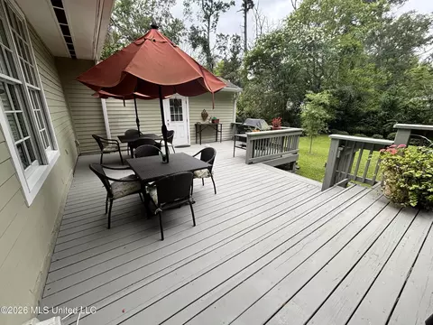 Exterior - 1004 Buckley Dr, Jackson, MS 39206 photo 5 of 8