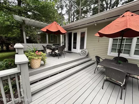 Exterior - 1004 Buckley Dr, Jackson, MS 39206 photo 4 of 8