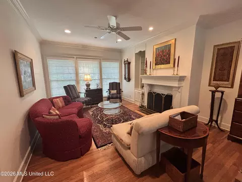 Living - 1004 Buckley Dr, Jackson, MS 39206 photo 2 of 3