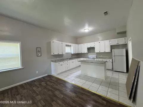 Kitchen - 6209 Elder Ferry Rd, Moss Point, MS 39563 photo 1 of 2