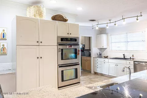 Kitchen - 3800 Redbud Rd, Jackson, MS 39211 photo 4 of 4