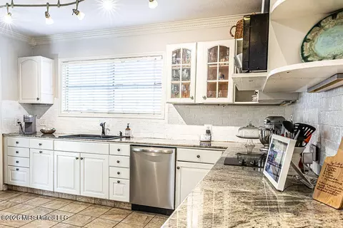 Kitchen - 3800 Redbud Rd, Jackson, MS 39211 photo 2 of 4