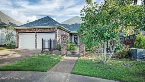 Exterior - 116 Greens View Dr, Madison, MS 39110 photo 2 of 10