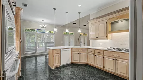 Kitchen - 116 Greens View Dr, Madison, MS 39110 photo 3 of 4