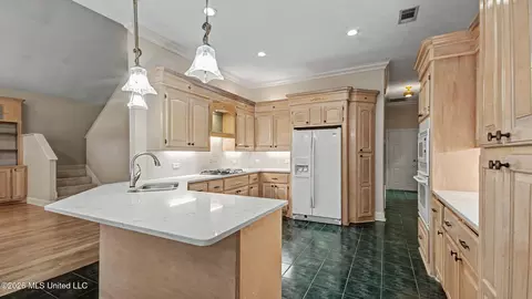 Kitchen - 116 Greens View Dr, Madison, MS 39110 photo 2 of 4