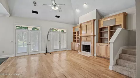 Living - 116 Greens View Dr, Madison, MS 39110 photo 4 of 4