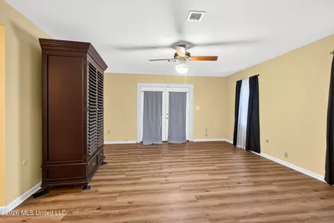 Living - 140 Holleman St, Wiggins, MS 39577 photo 5 of 6