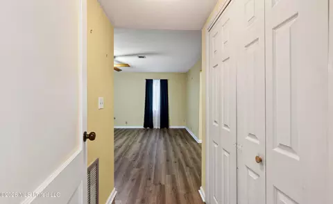 Entry Way - 140 Holleman St, Wiggins, MS 39577 photo 5 of 8
