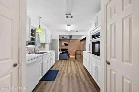 Entry Way - 140 Holleman St, Wiggins, MS 39577 photo 1 of 8