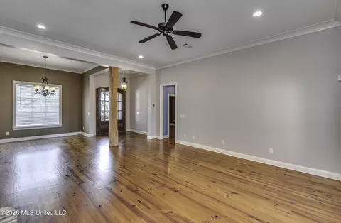 Living - 116 Elizabeth Dr, Brandon, MS 39042 photo 5 of 7