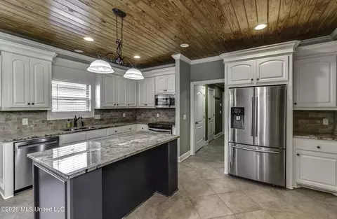 Kitchen - 116 Elizabeth Dr, Brandon, MS 39042 photo 3 of 8