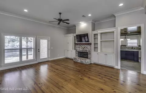 Living - 116 Elizabeth Dr, Brandon, MS 39042 photo 2 of 7