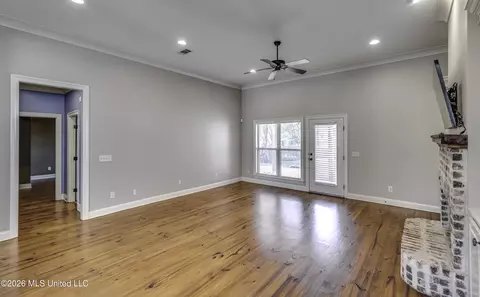 Living - 116 Elizabeth Dr, Brandon, MS 39042 photo 3 of 7