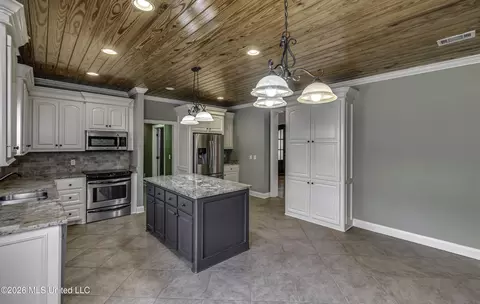Kitchen - 116 Elizabeth Dr, Brandon, MS 39042 photo 5 of 8