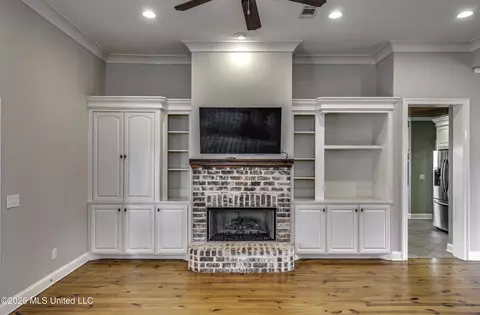 Living - 116 Elizabeth Dr, Brandon, MS 39042 photo 7 of 7