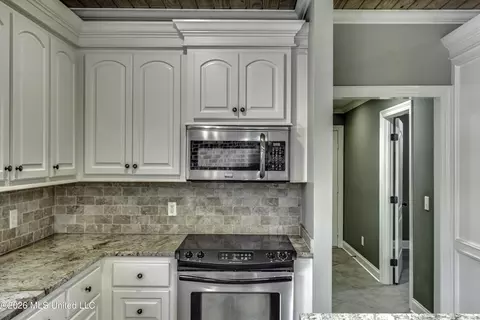 Kitchen - 116 Elizabeth Dr, Brandon, MS 39042 photo 6 of 8