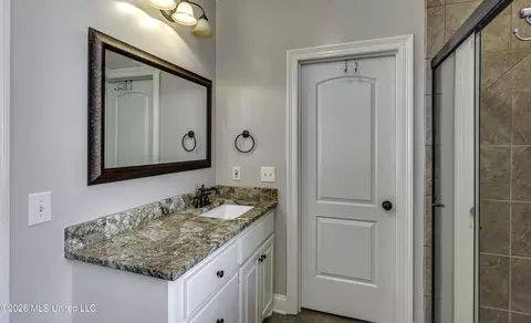 Bath - 116 Elizabeth Dr, Brandon, MS 39042 photo 8 of 9