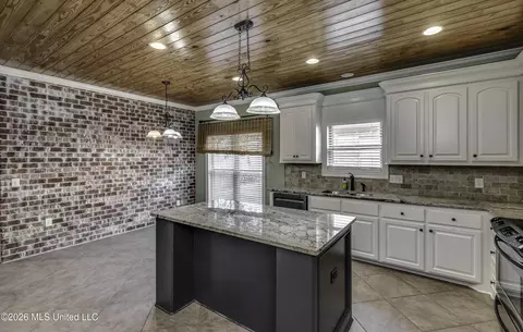 Kitchen - 116 Elizabeth Dr, Brandon, MS 39042 photo 2 of 8