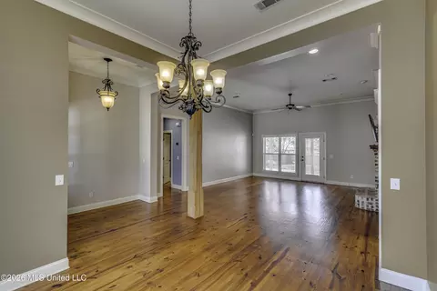 Living - 116 Elizabeth Dr, Brandon, MS 39042 photo 1 of 7